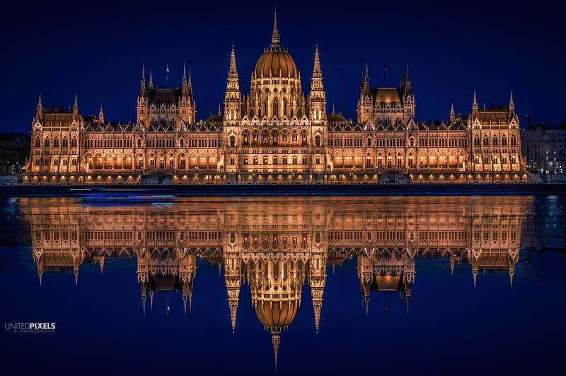Hungarian Parliament reflection, Budapest — © Athanasios Panagiotopoulos